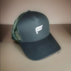 Fabletics Hat Cap Men's Forest Green Mesh Snapback Trucker Athleisure Logo NWT